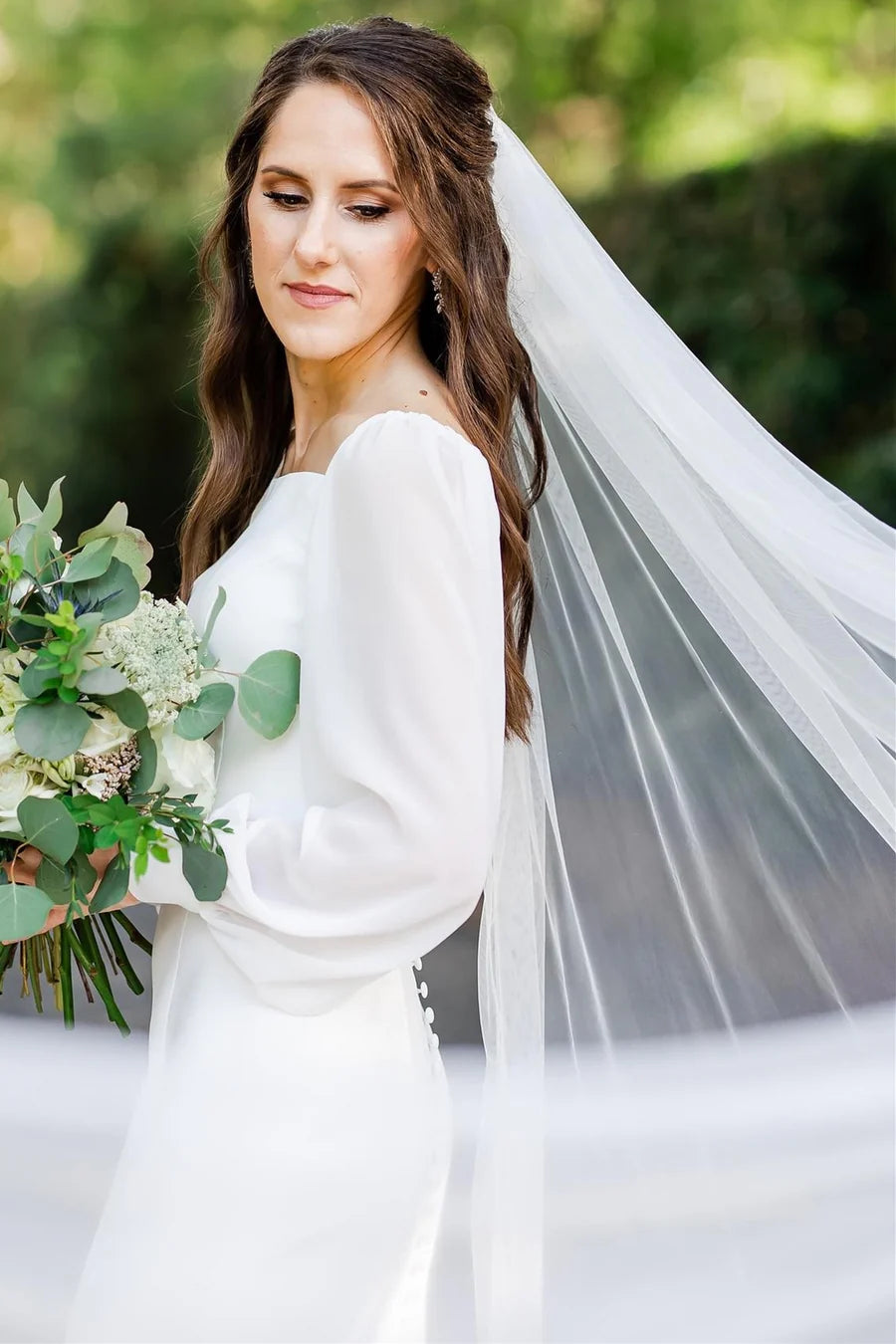 Vestido de novia largo de corte trompeta con manga larga y cola larga
